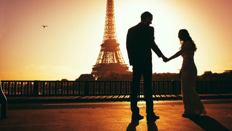 french dating at the eiffel tower in paris