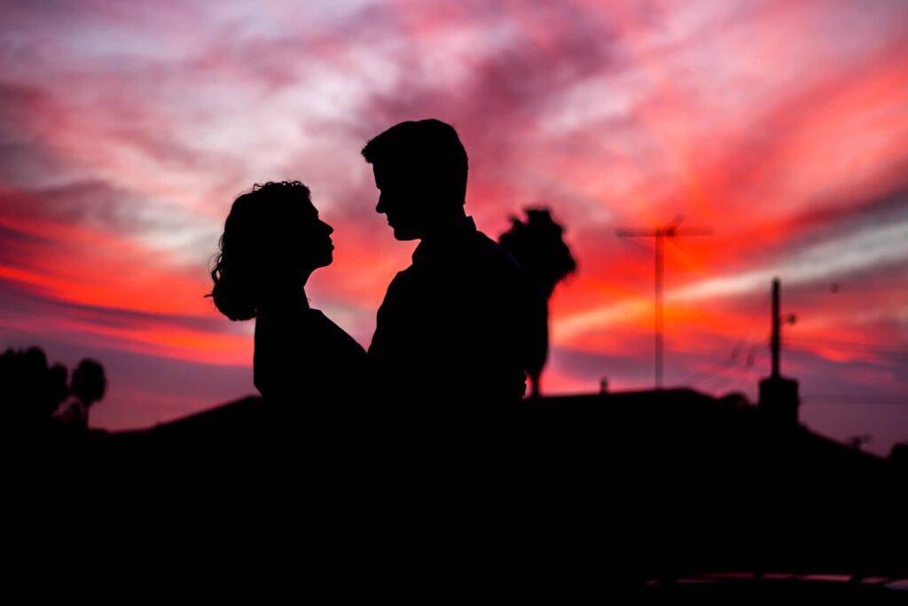 jewish dating couple in sunset