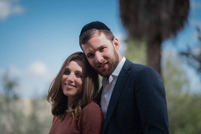 jewish dating couple in Israel
